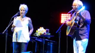 Joan Baez avec Maxime Le Forestier 22 juillet 2015  Les Arènes de Nîmes [upl. by Weidman]