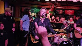 Travis Tritt at Tootsies in Nashville TN October 10 2018 [upl. by Swane]