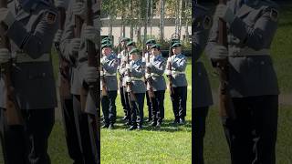 Der Infanteriegriff des Wachbataillons der Bundeswehr 🦅🇩🇪bundeswehr soldaten militär marsch [upl. by Shiau485]