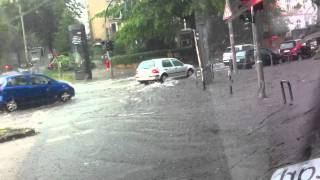 Hamburg Mega Unwetter Platzregen 06062011 strassen wie flüsse HD [upl. by Hakilam]