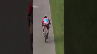 🤯 WOW⁠ Arnaud De Lie knalt met ongeziene power naar waaier 1 ⁠⁠ArnaudDeLie cycling [upl. by Ecnerwaled539]