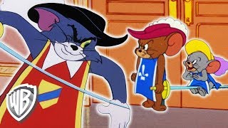 Tom y Jerry en Español  Tom y los dos Mosqueteros  WB Kids [upl. by Nojad]