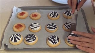 How to decorate cookies with fondant [upl. by Xela]