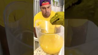 Balde de suco 😅😱😂🤭 funny comedy short funnymoments osmacarocasfamily [upl. by Adallard]