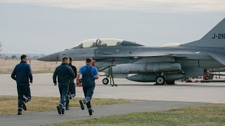 Piloti ucraini si addestreranno in Romania I primi cinque F16 arrivati dallOlanda [upl. by Gibbeon]