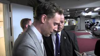 Exclusive Tom Hiddleston Loki signs autographs after Iron Man 3 premiere 42413 [upl. by Quentin]