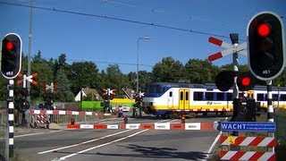 Spoorwegovergang Bilthoven  Dutch railroad crossing [upl. by Anitroc594]