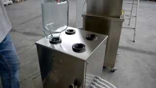 Rinsing washing or blowing interior of bottles machine semiautomatic Rizzolio srl quotSAV4quot [upl. by Ynwat613]