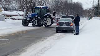 Déneigement avec un tracteur [upl. by Zorah]