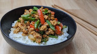 Poulet thaï épicé avec basilic  Recette FACILE ET RAPIDE [upl. by Rosenkrantz]