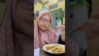 Komedi Raka Makan Apa  makan Fonat comedy funny [upl. by Aeriell]