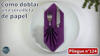 Cómo doblar una servilleta de papel para cubiertos con un pliegue lateral en forma de hoja [upl. by Barabbas]