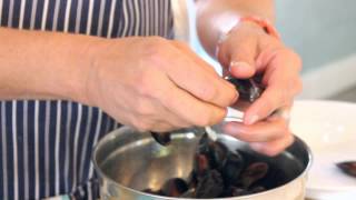 How to debeard clean and prepare mussels  Franck Dangereux [upl. by Marashio]