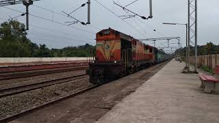 Kottayam Ernakulam Evening passenger train at Kuruppanthara Railway Station 2018 August 24 [upl. by Palumbo]