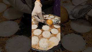 Its really savory sweet and delicious Thai Dessert Thai Coconut Pancake Khanom Krok [upl. by Rema]