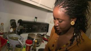 Cuisine Africaine Yassa au poulet par Khady Beye  Toukimontrealcom [upl. by Gwenette]