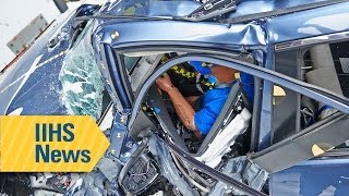 Small overlap crash test stymies most midsize SUVs  IIHS News [upl. by Sloane]