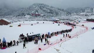 GLOBALink  Snow tourism mania heats up Chinas quotfurnace cityquot [upl. by Aibar377]