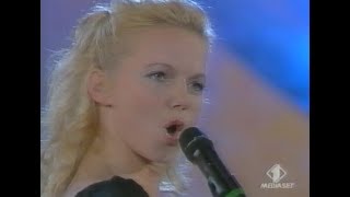 Geri Halliwell  Mi Chico Latino Festivalbar 1999 [upl. by Arivle]