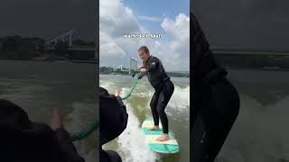 Surfen auf dem Rhein 😂🏄🏼‍♀️ surfensurfkursfunnyköln [upl. by Huang]