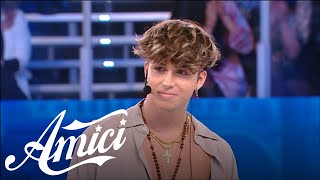 Amici 21  Mattia vince il premio quotBello e Impossibilequot [upl. by Asirret]