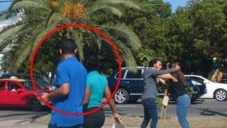 ¿AYUDARÍAS a una MUJER que está siendo MALTRATADA en la calle Experimento Social [upl. by Janik248]