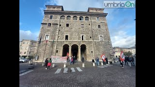 Terni niente casa popolare a chi ha precedenti Presidio sotto il Comune e confronto con Bandecchi [upl. by Wiltz]