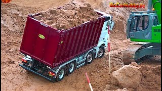 AMAZING RC TRUCK ACTION  will it drop down AT CONSTRUCTION WORLD  Nov 2017 p4 [upl. by Nydnarb]