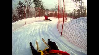 Une descente en luge au Massif de Charlevoix [upl. by Marsh767]