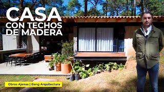 Increíble CASA en EL BOSQUE con TECHOS DE MADERA a DOS AGUAS   Obras Ajenas  Bang Arquitectura [upl. by Miculek]