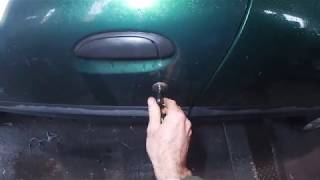 changer les barillets de portes renault clio 2 [upl. by Akimot466]