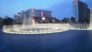 Las Vegas  Hotel Bellagio mit Wasserspiel [upl. by Boulanger614]