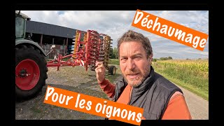 Déchaumage pour préparer les plantations doignons [upl. by Ettevad]