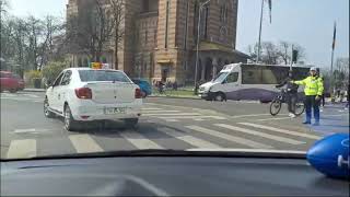 TaximeTRISTUL Simi Drăgoi lea arătat milițienilor degetul mijlociu și lea recitat din legi [upl. by Ameekahs]