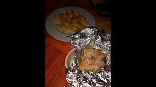 Filetto di salmone fresco al cartoccio e patate cotte in padella homemade [upl. by Enomad750]