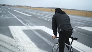 MOTO Urban Pedal Test by Oli Radkurier in Berlin und Radfahrer „seit Geburtquot [upl. by Ylecic]