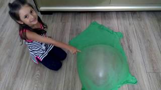 Lina ile Dev Balon Slime Yaptık Çok Eğlendik  Eğlenceli Çocuk Videosu [upl. by Wilek]