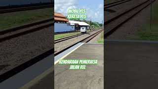 Kereta hasil modifikasi mobil diberangkatkan dari stasiun [upl. by Trenna]