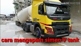 VOLVO FMX 440 bulk cement tanker proses penurunan simen [upl. by Kirtley322]