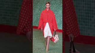 TORY BURCH 2025 SpringSummer Runway [upl. by Fonseca128]