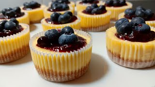 Mini cheesecakes avec de la confiture de myrtilles et framboises [upl. by Hpeosj936]