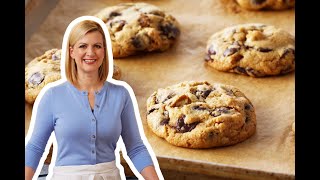 Anna Olson Bakes Her Famous Classic Chocolate Chip Cookies [upl. by Aihsel]