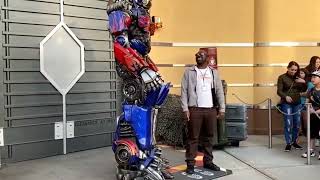 Taking photos with Optimus Prime at Universal Orlando make your visit worth itorlando [upl. by Nesilla117]