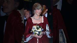 La princesa Diana llevaba un collar de diamantes que el rey de Arabia Saudita le regaló a la reina [upl. by Vashti]