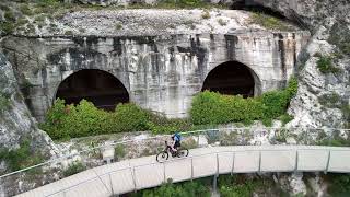 Der quotschwebende Radwegquot bei Limone sul Garda [upl. by Hoo444]