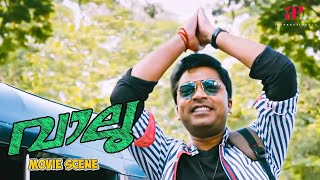 Vaalu Malayalam Movie  Watch Silambarasans epic mass entry scene  Silambarasan  Hansika [upl. by Erdnad]