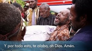 una tribu recibe con lagrimas la biblia por primera vez [upl. by Sirej269]