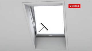 Putzen eines Dachfensters  VELUX [upl. by Oiramd]