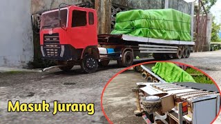 Menghindari Tabrakan 😱Truk Trailer ini Lebih memilih Masuk Jurang [upl. by Ailerua]