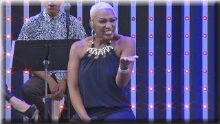 Sisaundra Lewis  Aint No Way  The Voice 6 Top 12 at Universal CityWalk [upl. by Gnuh]